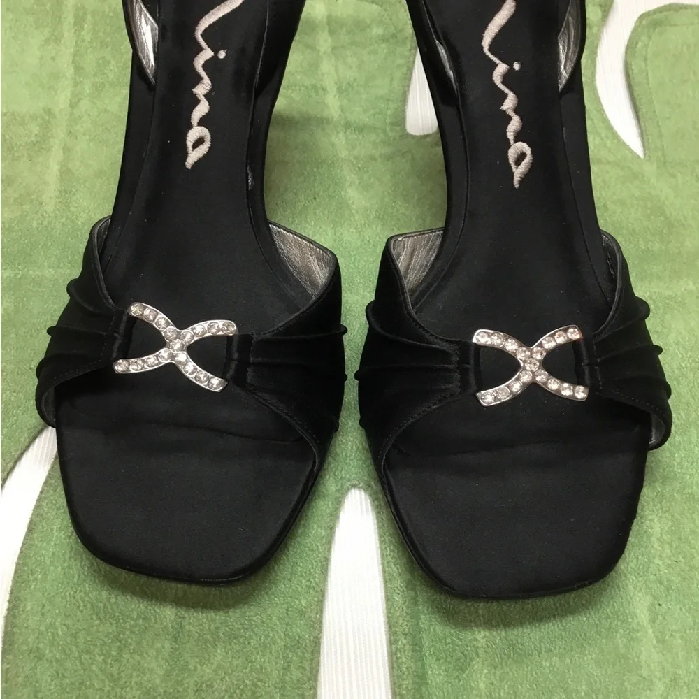 Nina Lovely Black Heels - Picture 3 of 9